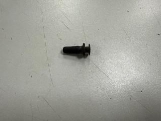 Фото запчасти клипса крепежная Mercedes-Benz GLK 1 поколение 2012 Б/У запчасть Запчасть клипса крепежная Mercedes-Benz GLK 1 поколение 2012