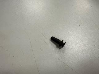 Фото запчасти клипса крепежная Mercedes-Benz GLK 1 поколение 2012 Б/У запчасть Запчасть клипса крепежная Mercedes-Benz GLK 1 поколение 2012