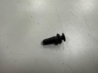 Фото запчасти клипса крепежная Mercedes-Benz GLK 1 поколение 2012 Б/У запчасть Запчасть клипса крепежная Mercedes-Benz GLK 1 поколение 2012