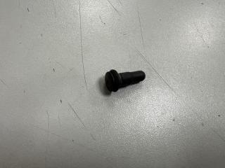 Фото запчасти клипса крепежная Mercedes-Benz GLK 1 поколение 2012 Б/У запчасть Запчасть клипса крепежная Mercedes-Benz GLK 1 поколение 2012