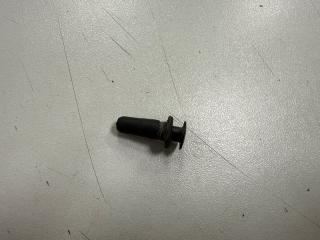 Фото запчасти клипса крепежная Mercedes-Benz GLK 1 поколение 2012 Б/У запчасть Запчасть клипса крепежная Mercedes-Benz GLK 1 поколение 2012