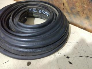 Уплотнитель двери правый Escalade 2002 LQ9