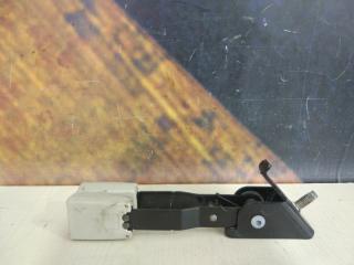 Запчасть замок ремня безопасности задний Lincoln Navigator 2003