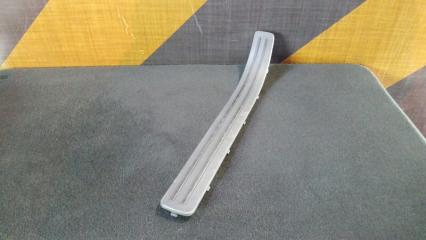 Запчасть накладка на порог задняя правая Volkswagen Touareg 2003