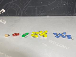 Запчасть комплект предохранителей FORD Explorer 2006