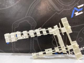 Запчасть кронштейн обшивки передний левый Porsche Cayenne 2003