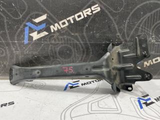 Запчасть кронштейн замка капота Volkswagen Touareg 2006