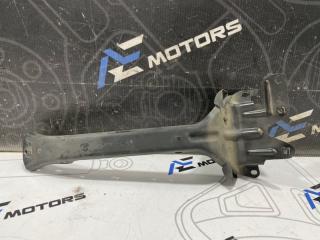 Запчасть кронштейн замка капота Volkswagen Touareg 2005