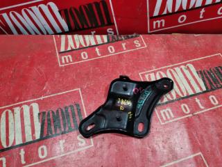 Кронштейн стабилизатора передний правый MAZDA DEMIO 1996-2002 контрактная Кронштейн стабилизатора передний правый MAZDA DEMIO 1996-2002