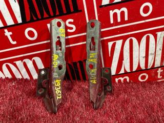 Фото запчасти петля (шарнир капота) передняя AUDI A4 2004-2009 контрактная запчасть Запчасть петля (шарнир капота) передняя AUDI A4 2004-2009