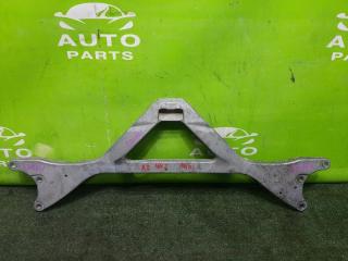 Запчасть распорка передняя AUDI A8 2010