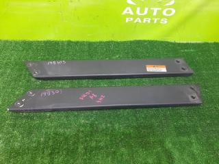 Запчасть распорка передняя AUDI A8 2010