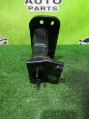 Фото запчасти крепление жесткости бампера переднее правое INFINITI Q50 2017 контрактная запчасть Запчасть крепление жесткости бампера переднее правое INFINITI Q50 2017