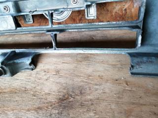 Решетка радиатора TOYOTA HILUX LN106 53111-89136 4 ракурс Решетка радиатора TOYOTA HILUX LN106 53111-89136 4 ракурс