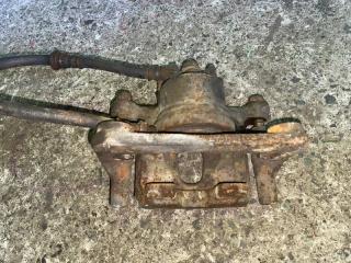 Суппорт правый передний MITSUBISHI TOWN BOX U62W 3G83 3 ракурс
