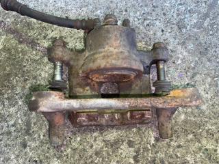 Суппорт правый передний MITSUBISHI TOWN BOX U62W 3G83 5 ракурс