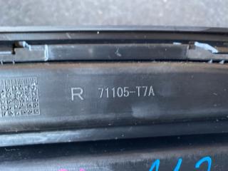 Очки на противотуманки правые передние HONDA VEZEL RU3 71106-T7A 3 ракурс