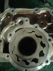 Масляный насос TOYOTA CHASER JZX100 1JZGTE 15100-46030 4 ракурс
