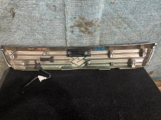 Накладка 5-й двери SUZUKI SOLIO MA36S 83940-57S20-5 2 ракурс