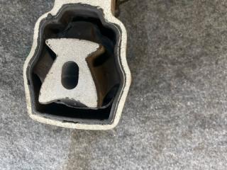 Подушка двигателя правая VOLVO V60 YV1FW40-MDF B420
