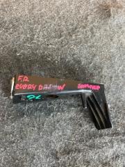 Крепление бампера правое переднее SUZUKI EVERY DA64W 71731-68H00 3 ракурс