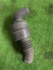 Патрубок воздушн.фильтра TOYOTA MARK II GX90 17881-70250 3 ракурс