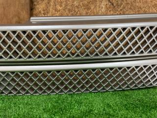 Решетка радиатора TOYOTA VOXY AZR60 53101-28220 3 ракурс