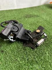 Замок крышки багажника передний TOYOTA BREVIS JCG10 64600-51030 4 ракурс