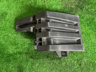 Заглушка бампера правая передняя TOYOTA VOXY ZRR75 81481-28360 1 ракурс