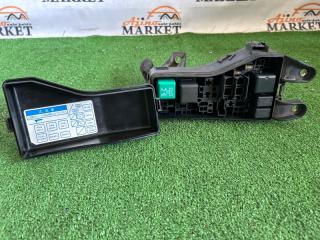 Блок предохранителей TOYOTA BREVIS JCG10 82742-51021 3 ракурс