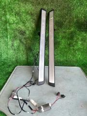 Запчасть накладка на порог TOYOTA MARK X