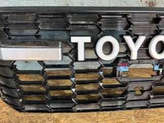 Решетка радиатора TOYOTA LAND CRUISER VJA300 3 ракурс