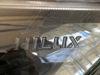 Фара левая TOYOTA HILUX GUN125 OK-180 3 ракурс