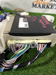 Блок предохранителей TOYOTA VELLFIRE AGH30 82730-58150 2 ракурс