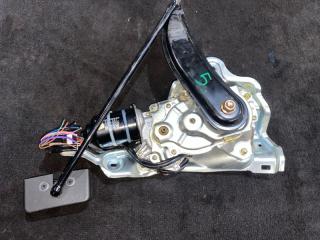 Доводчик двери пятой TOYOTA NOAH AZR65 85007-28010 2 ракурс