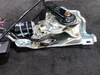 Доводчик двери пятой TOYOTA NOAH AZR65 85007-28010 3 ракурс