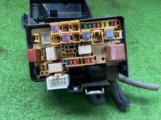 Блок предохранителей TOYOTA PREMIO ZZT245 1ZZFE 82741-63010 5 ракурс