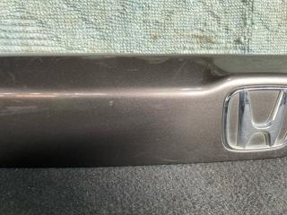 Накладка 5-й двери HONDA STREAM RN7 74890-SMA-00 3 ракурс