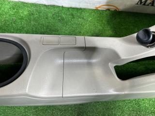 Бардачок между сиденьями TOYOTA BELTA SCP92 3 ракурс Бардачок между сиденьями TOYOTA BELTA SCP92 3 ракурс
