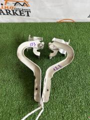 Петля капота TOYOTA VITZ KSP130 53420-52330 2 ракурс Петля капота TOYOTA VITZ KSP130 53420-52330 2 ракурс