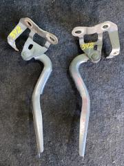 Петля капота TOYOTA BELTA NCP96 5342052240 1 ракурс Петля капота TOYOTA BELTA NCP96 5342052240 1 ракурс