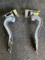 Петля капота TOYOTA BELTA NCP96 5342052240 2 ракурс Петля капота TOYOTA BELTA NCP96 5342052240 2 ракурс