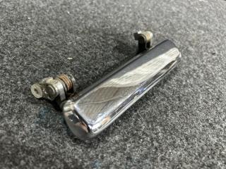 Ручка двери правая задняя NISSAN SAFARI WRGY60 2 ракурс Ручка двери правая задняя NISSAN SAFARI WRGY60 2 ракурс
