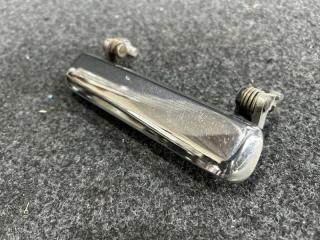 Ручка двери правая задняя NISSAN SAFARI WRGY60 3 ракурс Ручка двери правая задняя NISSAN SAFARI WRGY60 3 ракурс
