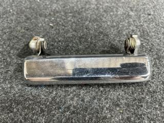 Ручка двери правая передняя NISSAN SAFARI WRGY60 1 ракурс Ручка двери правая передняя NISSAN SAFARI WRGY60 1 ракурс