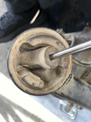 Подушка редуктора задняя TOYOTA LITE ACE S412M 3SZVE 4 ракурс Подушка редуктора задняя TOYOTA LITE ACE S412M 3SZVE 4 ракурс