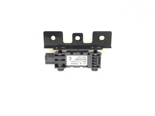 Фото запчасти датчик удара передний Infiniti M37 2012 Б/У запчасть Запчасть датчик удара передний Infiniti M37 2012