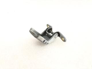 Фото запчасти петля двери верхняя передняя правая Nissan Primera 2002 Б/У запчасть Запчасть петля двери верхняя передняя правая Nissan Primera 2002