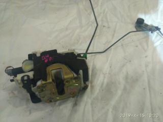 Замок дверной передний правый Nissan Bluebird 2000