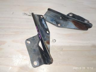 Запчасть петля капота Nissan Rnessa 1998